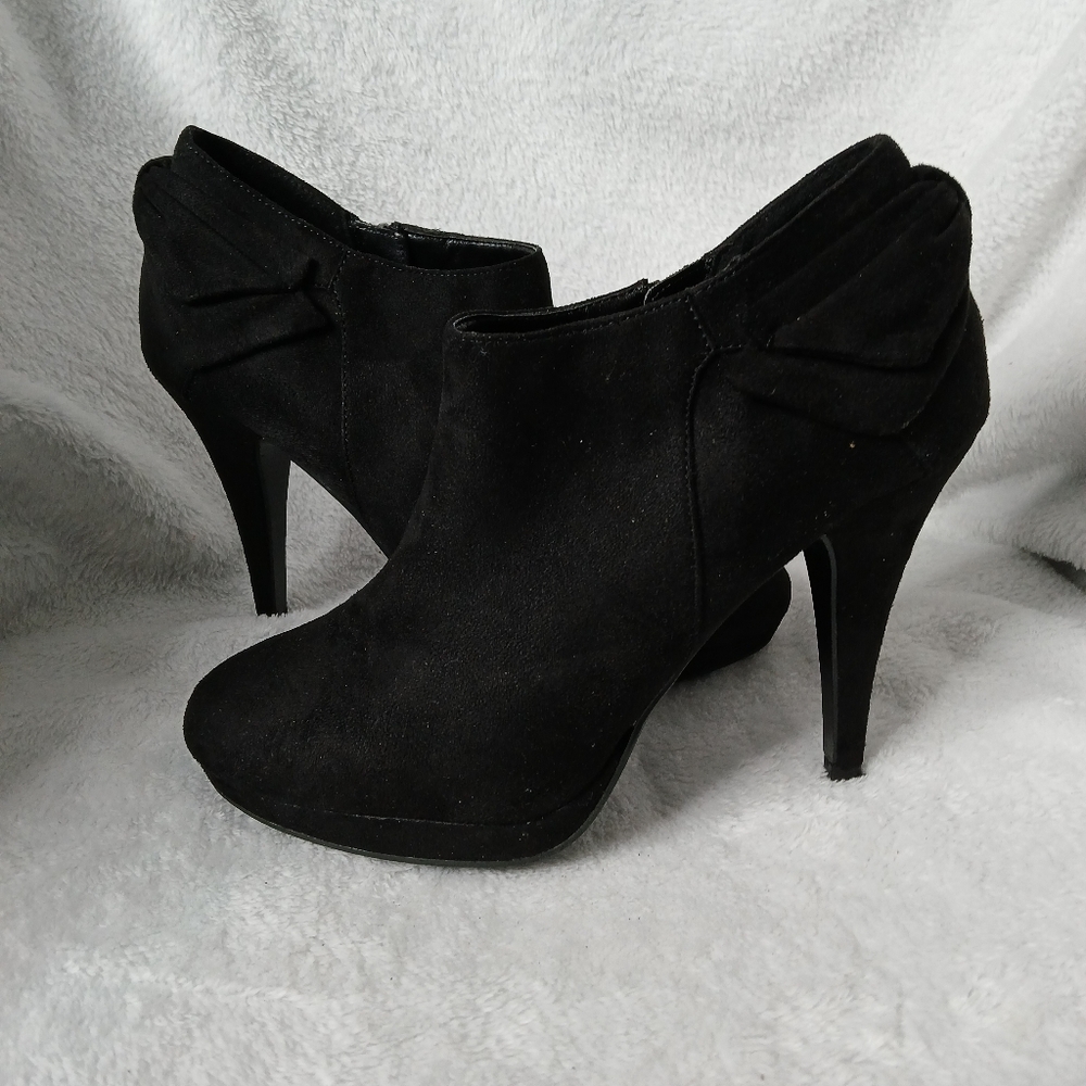 Black Suede Ankle Boots. Size 8M